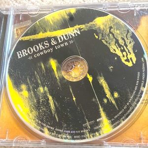 5/$25 Brooks & Dunn cowboy town cd